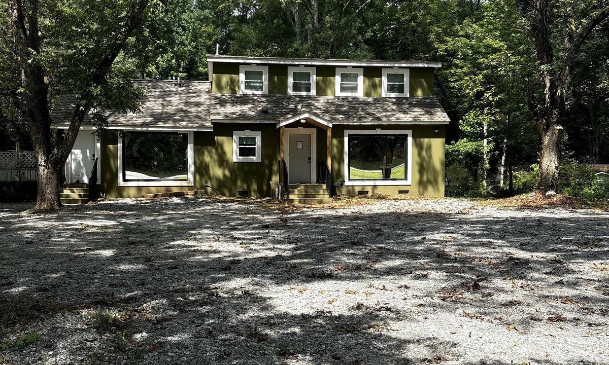 Newnan House | The Lofted Retreat