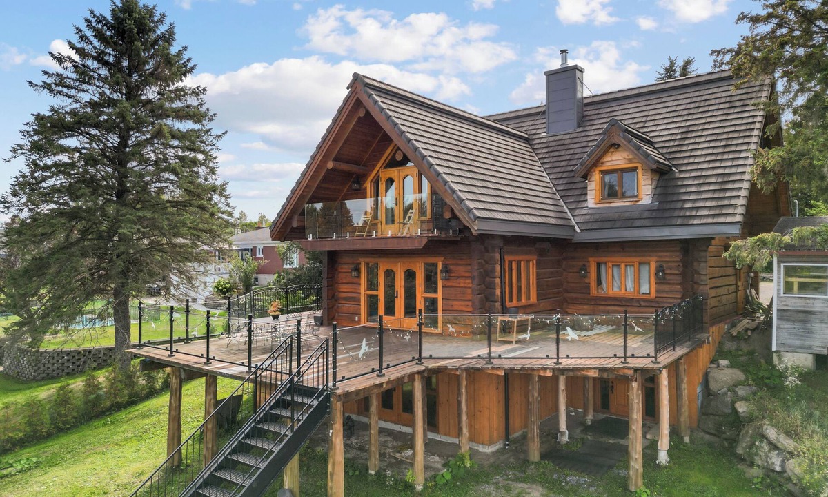 Sainte-Marie Ski Chalet | The log house