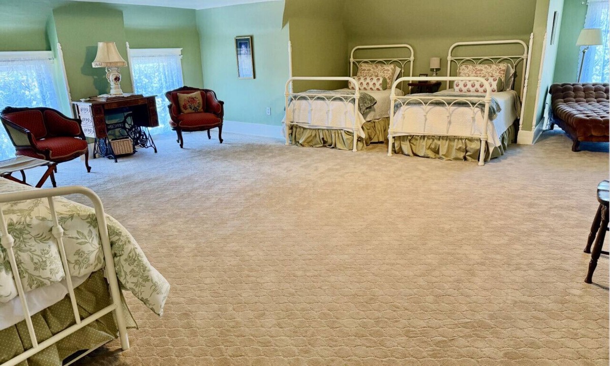 Guthrie Bed & Breakfast | The Logan Room at The Judges Chambers