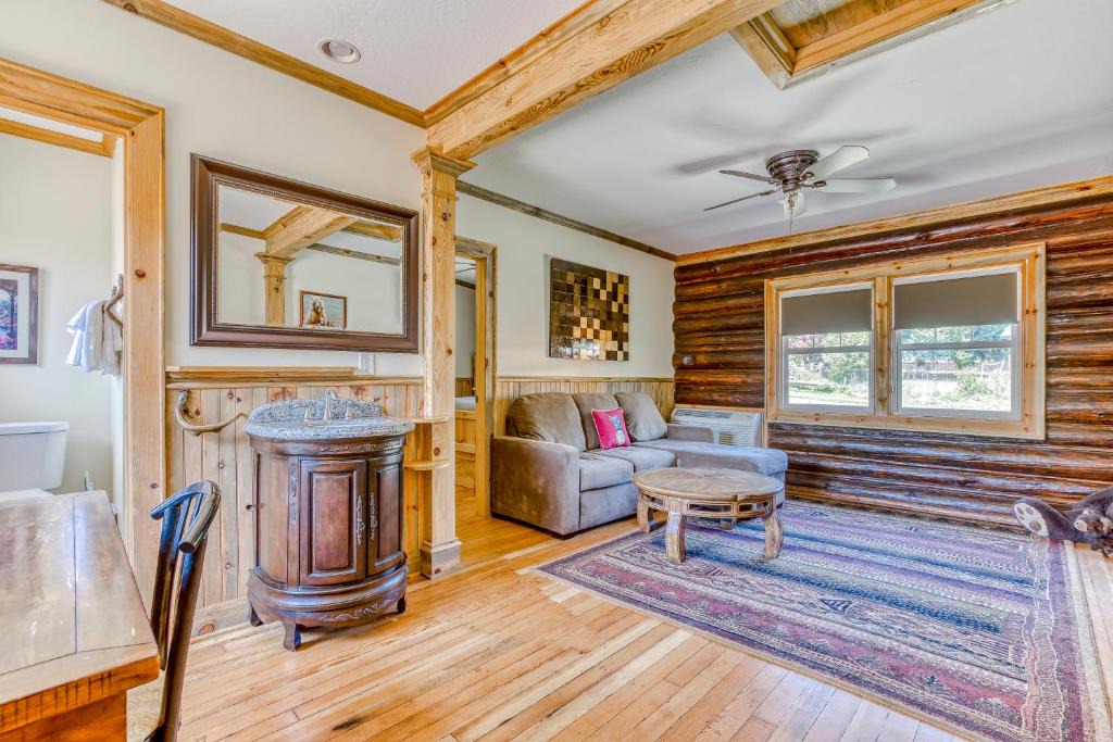 White Salmon House | The Logs Bear Cave