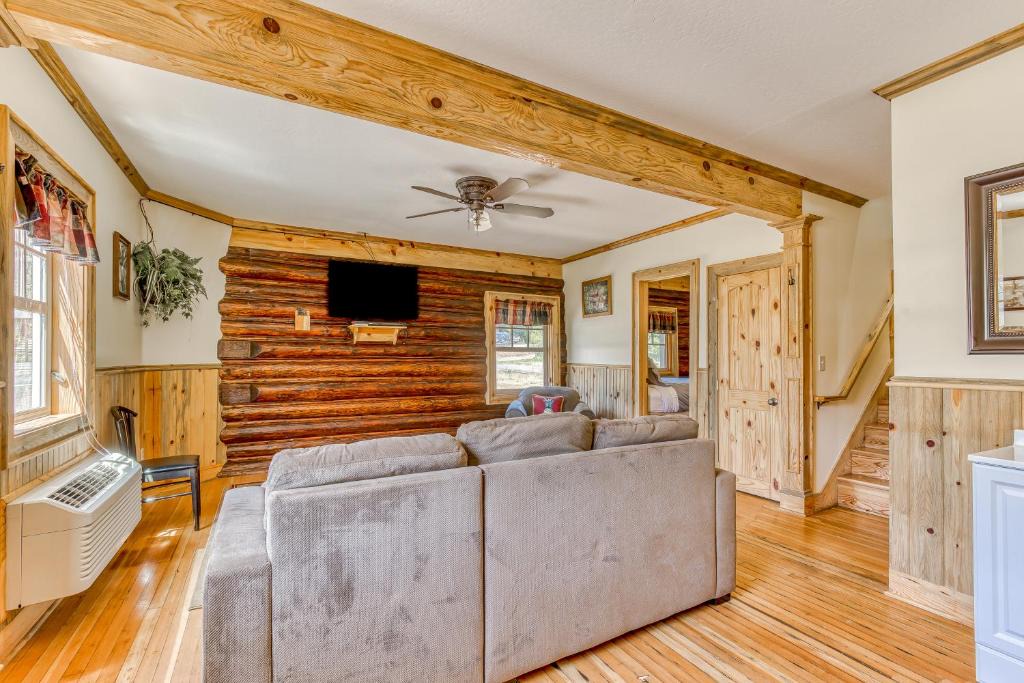 White Salmon House | The Logs Deer Room