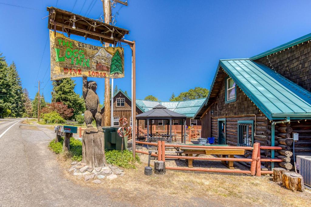 White Salmon House | The Logs