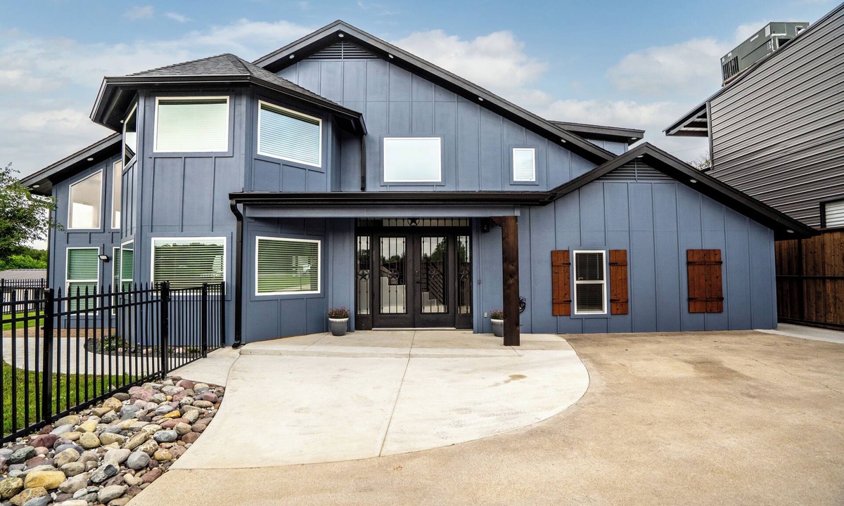 Azle House | The Lone Star Lakehouse at Eagle Mountain Lake