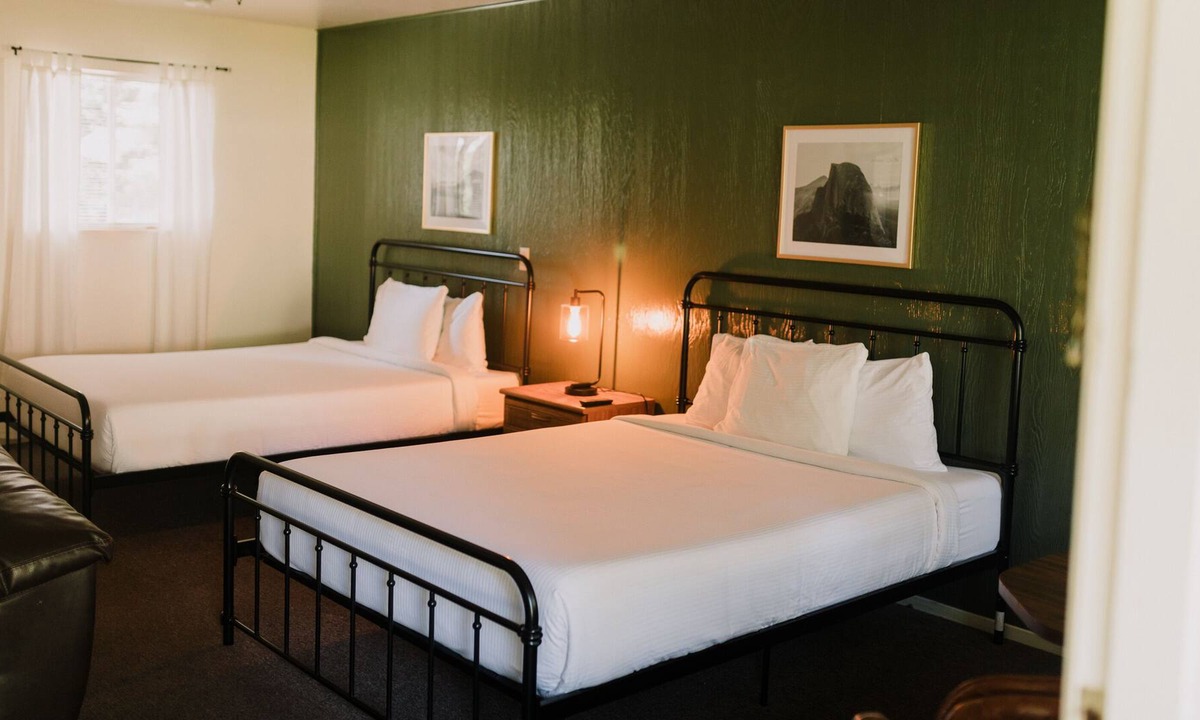 Long Barn Cabin | The Long Barn Lodge - Double Queen Room with Sofa Sleeper