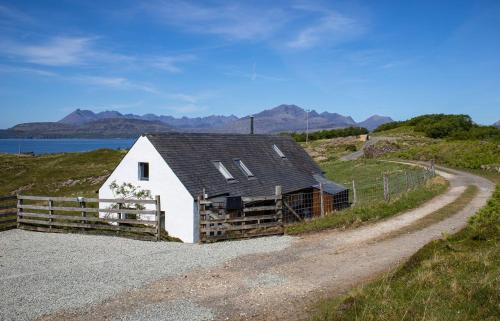 Breakish House | The Long House