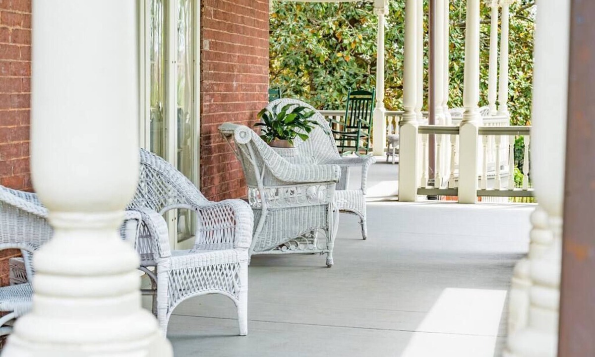 Daniels Hill Apartment | The Long Run | 2 CA King Size Beds | Sleeps 8-10