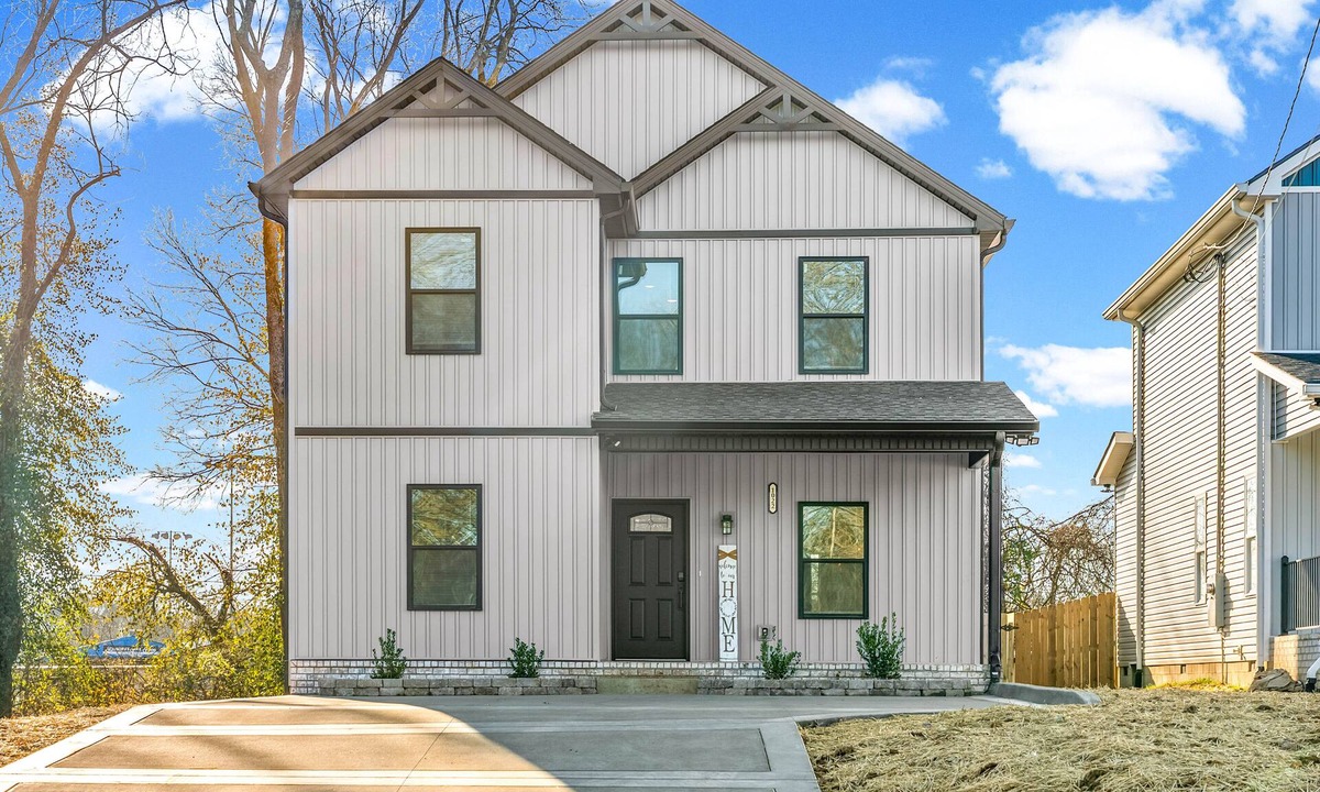 Clarksville House | The Lookout, by Lopez (1022 Main St)