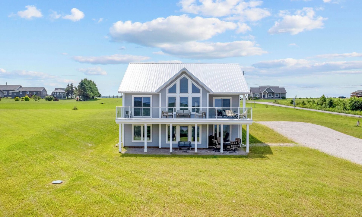 Granville House | The Lookout - Executive Waterview Home