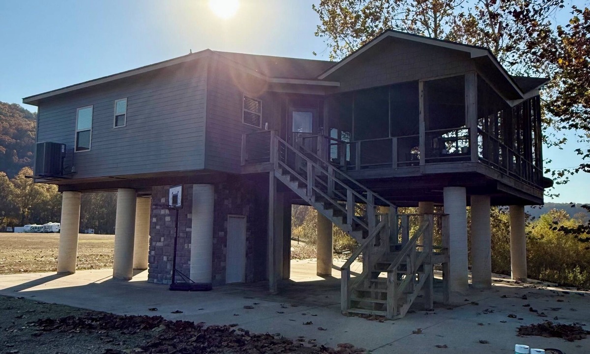 Van Buren Cabin | The Lookout Lodge by Stay Current River