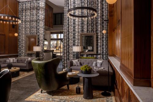 Wilson Hotel | The Louis Hotel