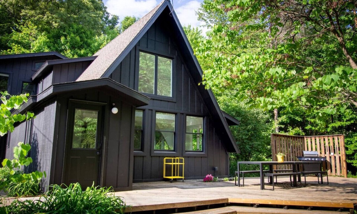 Lowell House | The Love Inn A-Frame Cabin in the woods with pool & firepit, sleeps 19 in Ada
