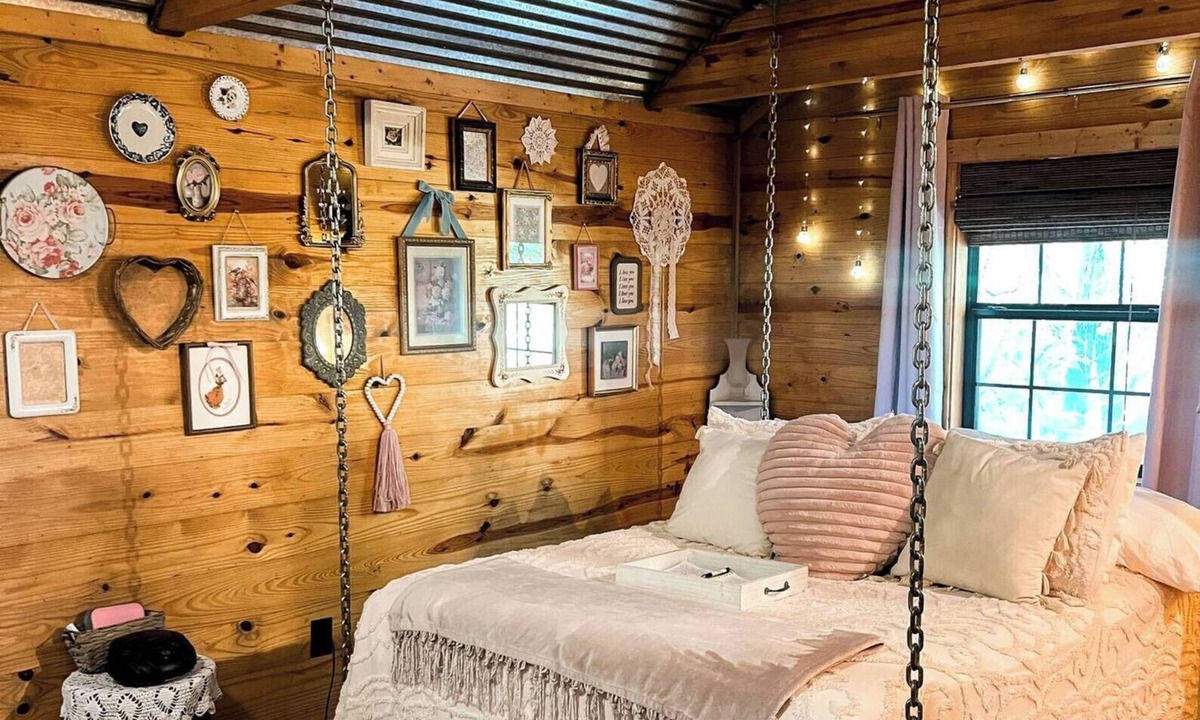 Marietta Cabin | The Love Shack - a beautiful, private hand-crafted cabin
