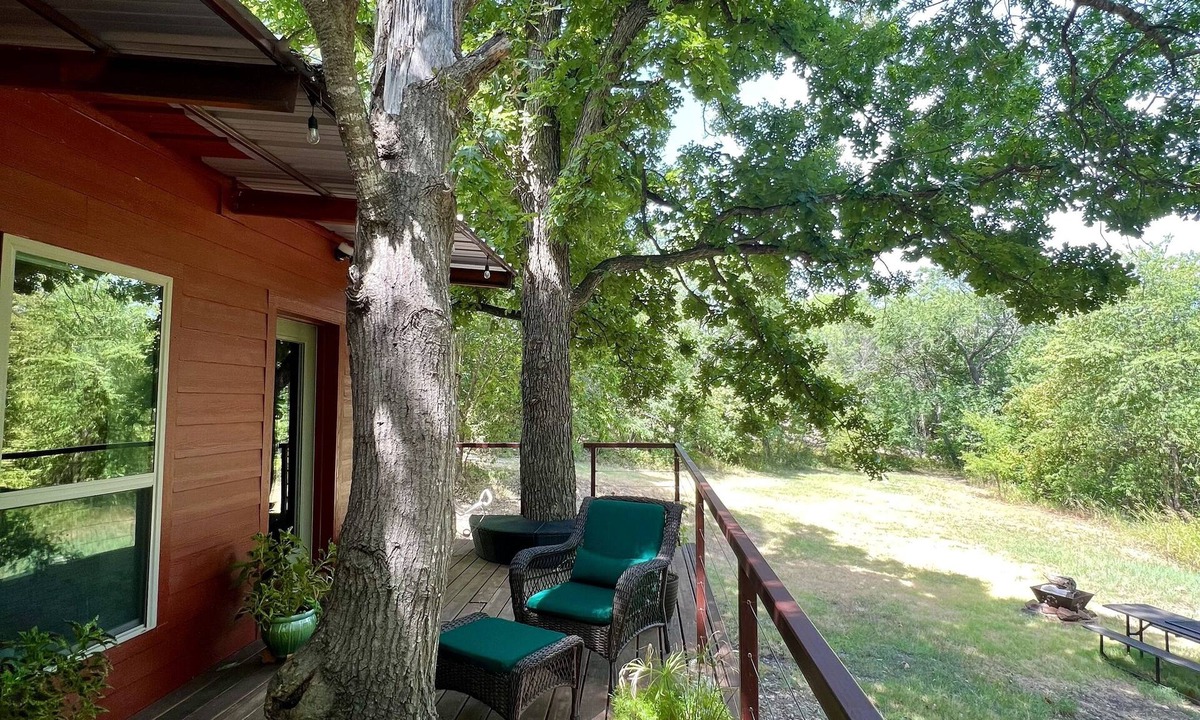 Gainesville Cottage | The Love Shack at Moss Lake