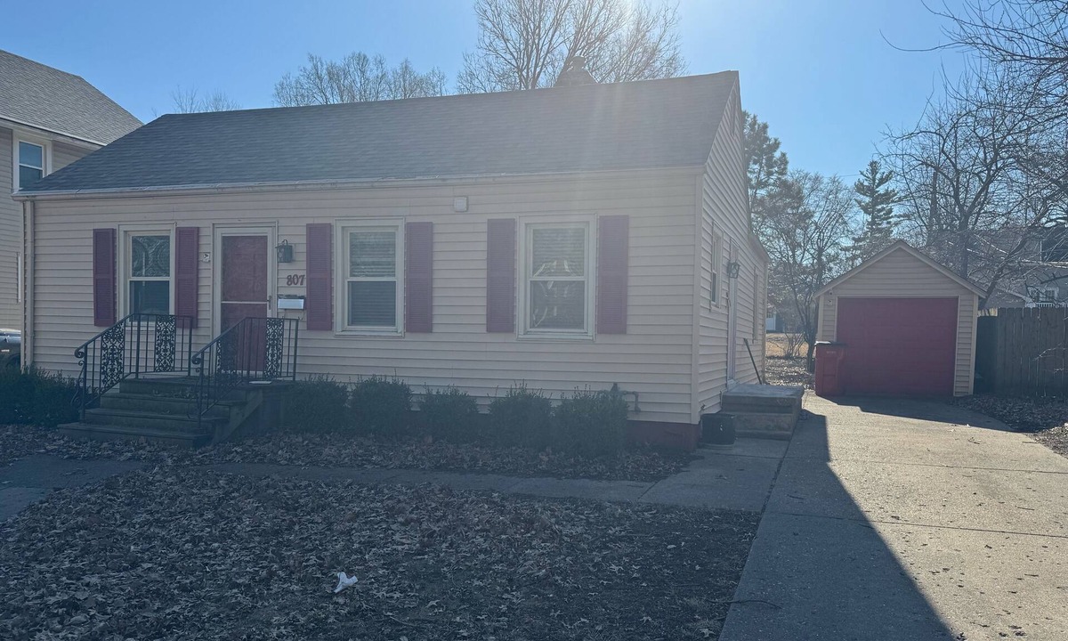 Champaign House | The Love Shack close to U of I