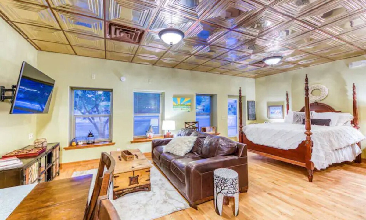 Delta Cottage | The Lovemore Inn