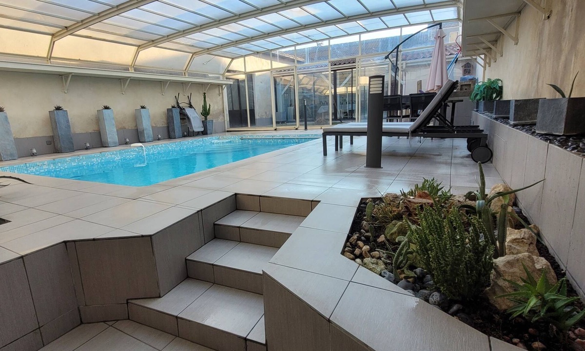 Valence-sur-Baise House | The Lovers' Closing