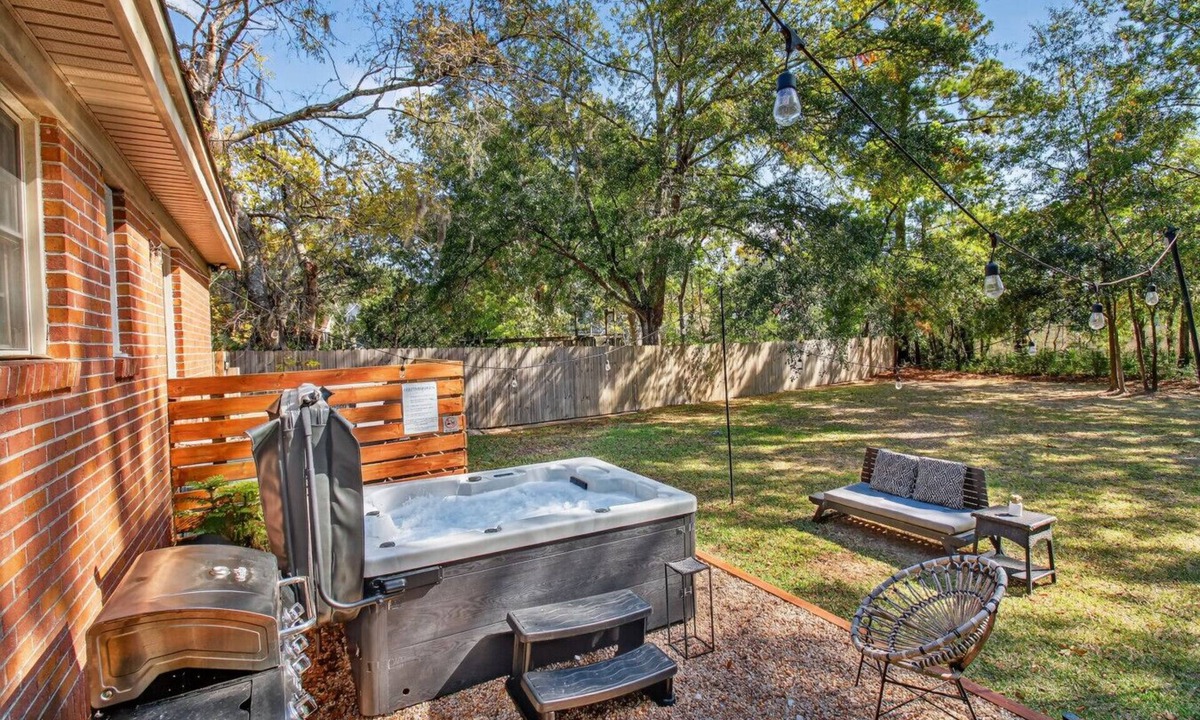 West Ashley House | The Low Tide - Hot Tub, Marsh View, Fire Pit
