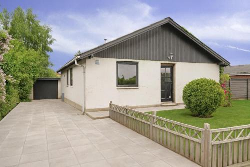 Odense Apartment | The Lucky Peer - 120m2 house 4 bedroom house - full kitchen & free parking
