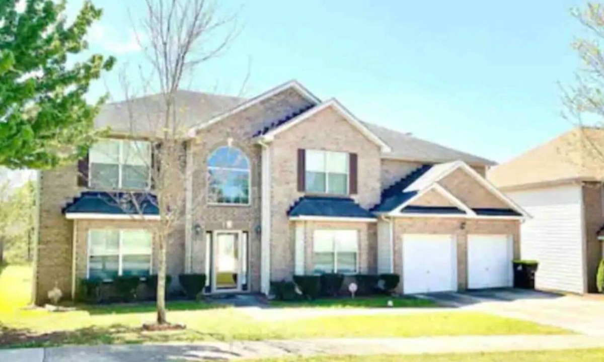 Ellenwood House | The Lux Home