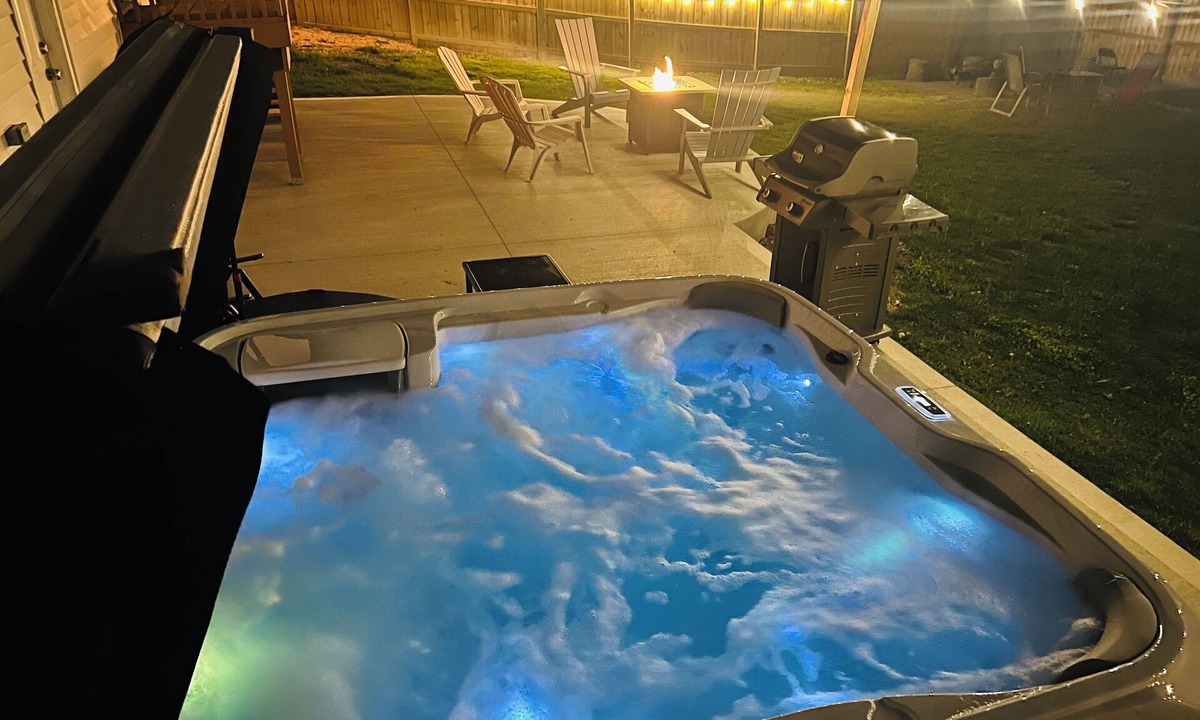 Des Moines House | The lux Lodge, hot tub, movie theater, game room.