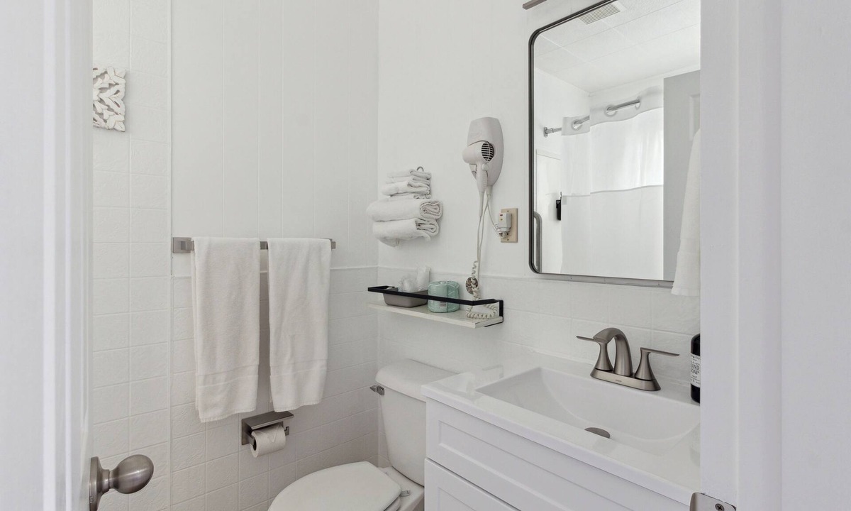 Arcadia Hotel | The Luxe King Room 1