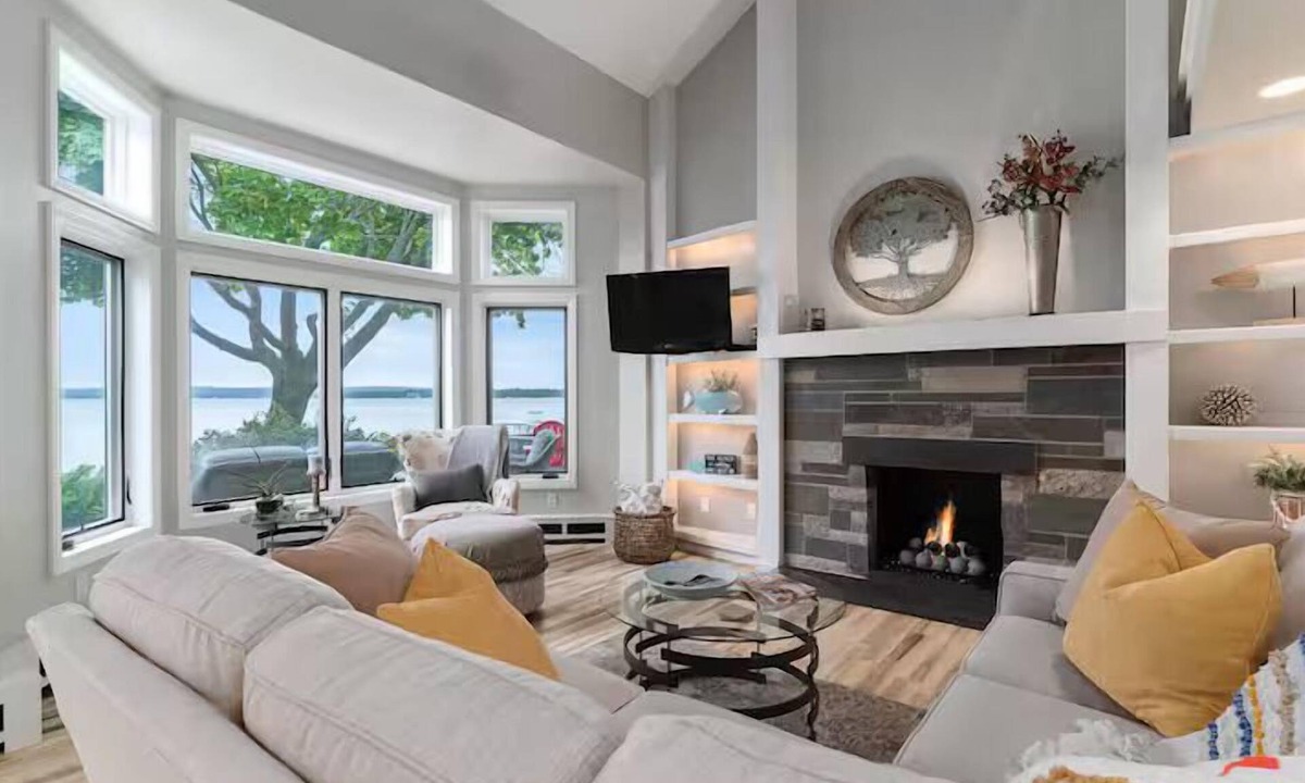 Charlevoix House | The Luxe Lake House