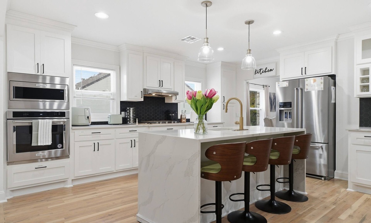 Cherry Street House | The Luxe Oasis | Utica Sq/EXPO | Chef's Kitchen