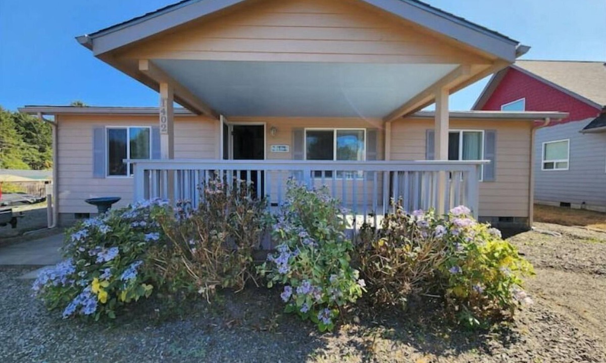 Long Beach House | The Lynn Inn