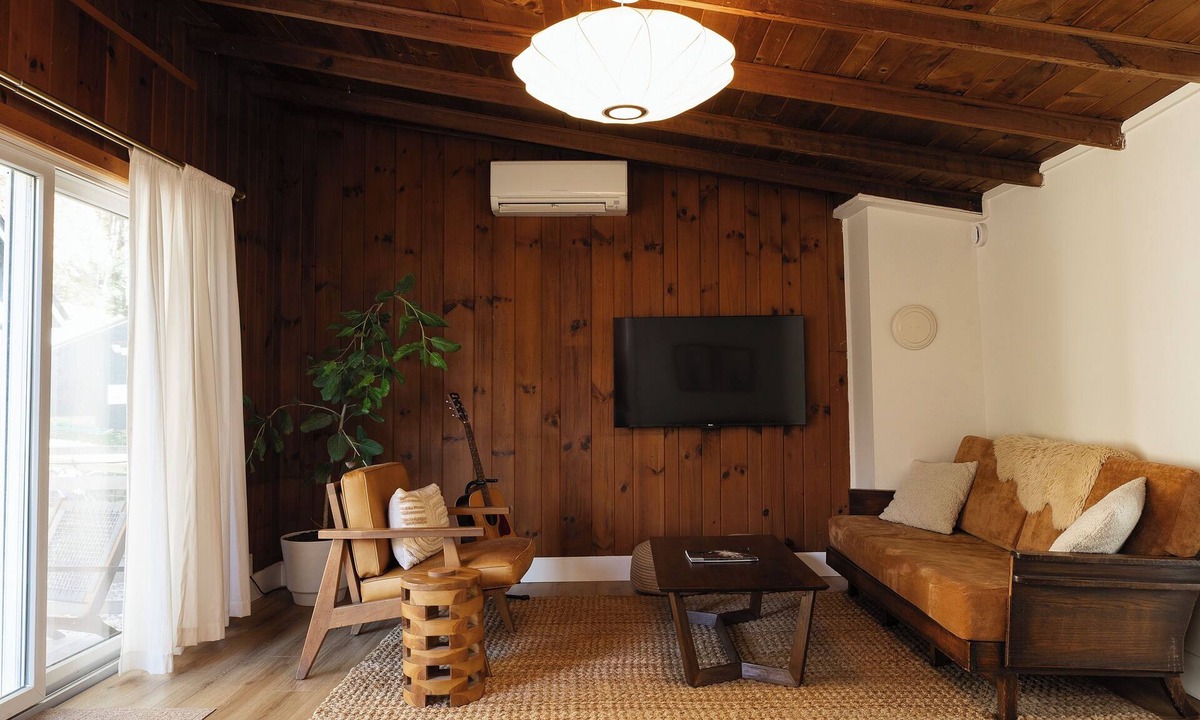 Black Mountain House | The Mac House - With a Hot Tub!