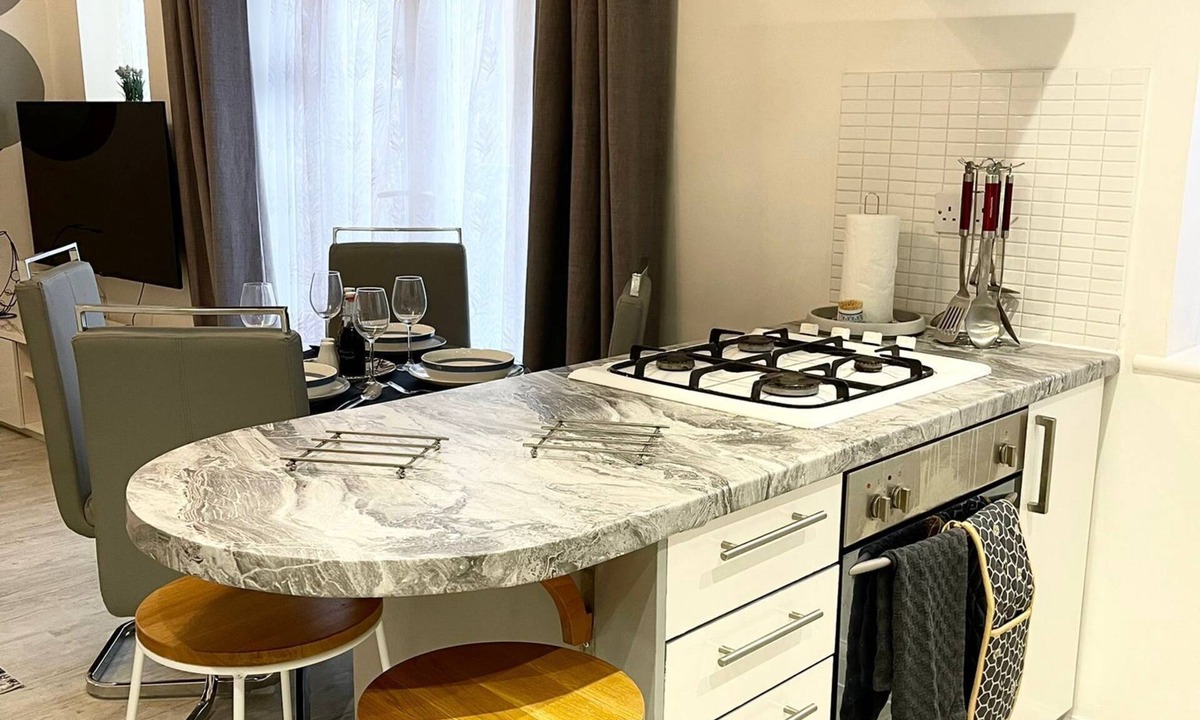 Alibon Apartment | The Madison Apartment