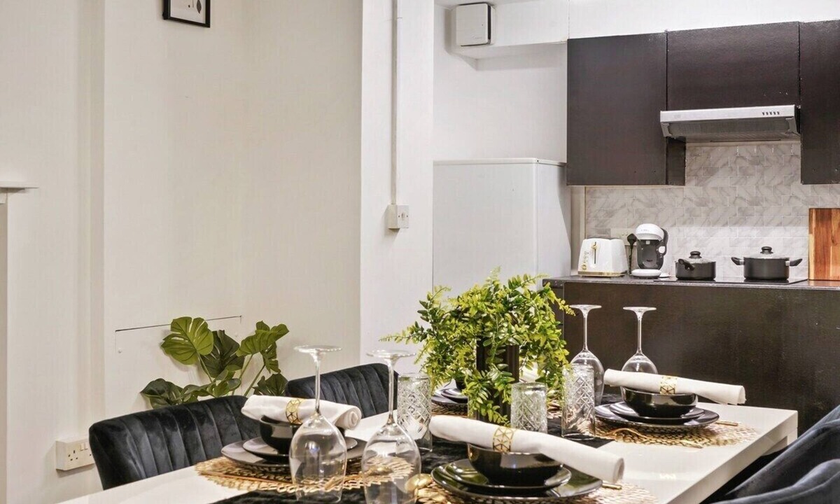 Gravesend Apartment | The Madrian