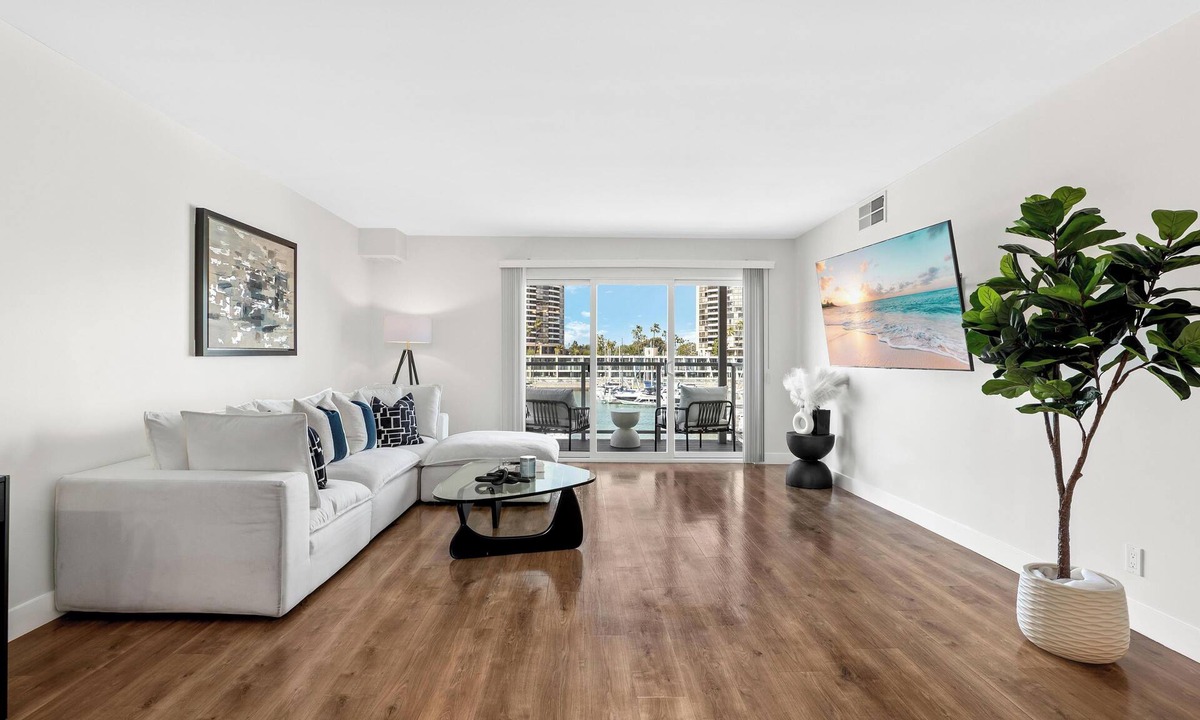 Marina del Rey Apartment | The Mahogany' Full Boats View Marina Front Row Dream Pool, Jacuzzi And Gym