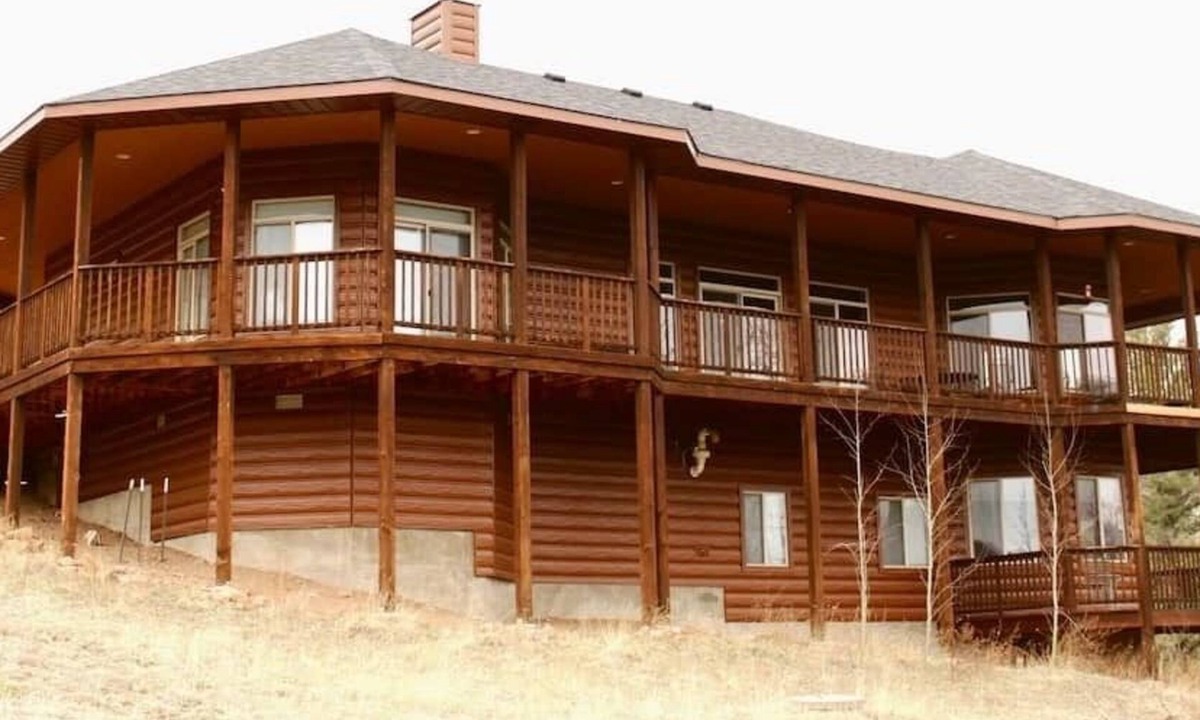 Victor House | The *Main* Aspen Lakehouse at Skagway Reservoir