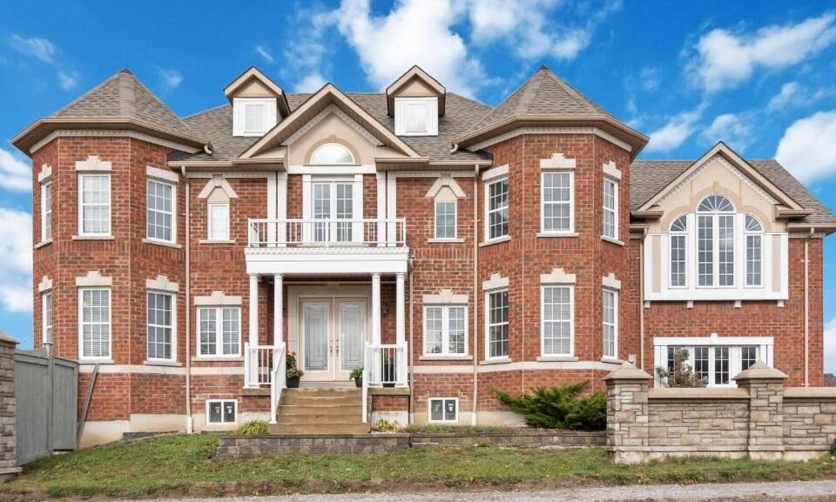Ajax House | The Majestic Abode Su