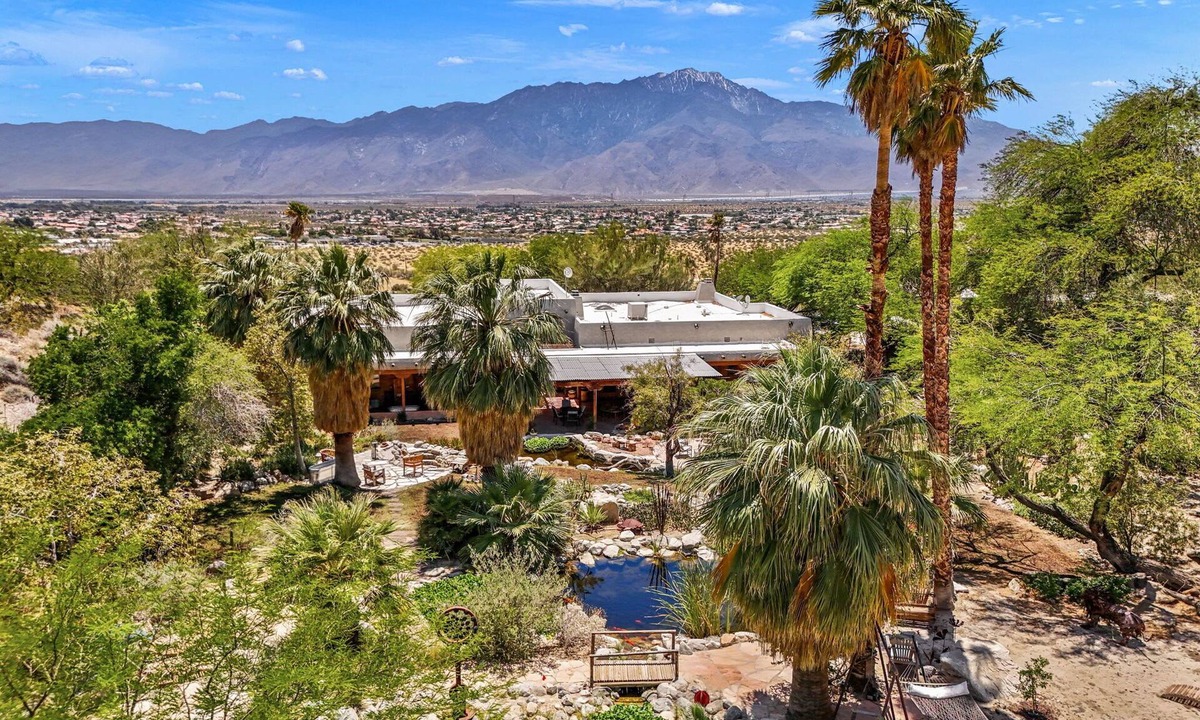 Desert Hot Springs Villa | The Majestic Manor at The Bubbling Wells Oasis