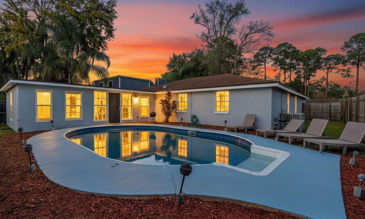 Southside House | The Mandarin Pool Place | Pool + Games