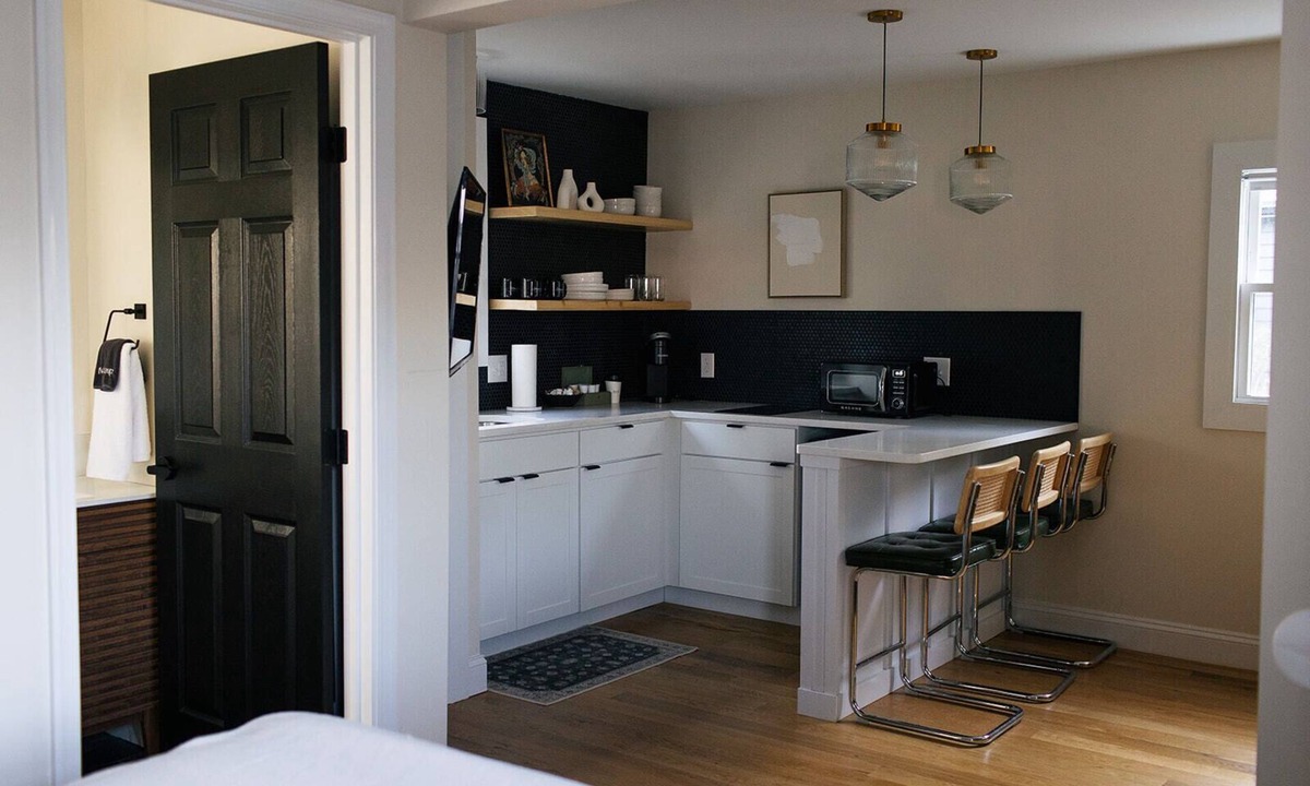 Chambersburg Apartment | The Mane & Co - No. 6