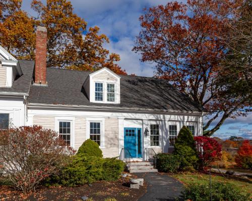 Newcastle Bed & Breakfast | The Manor at 34 Main
