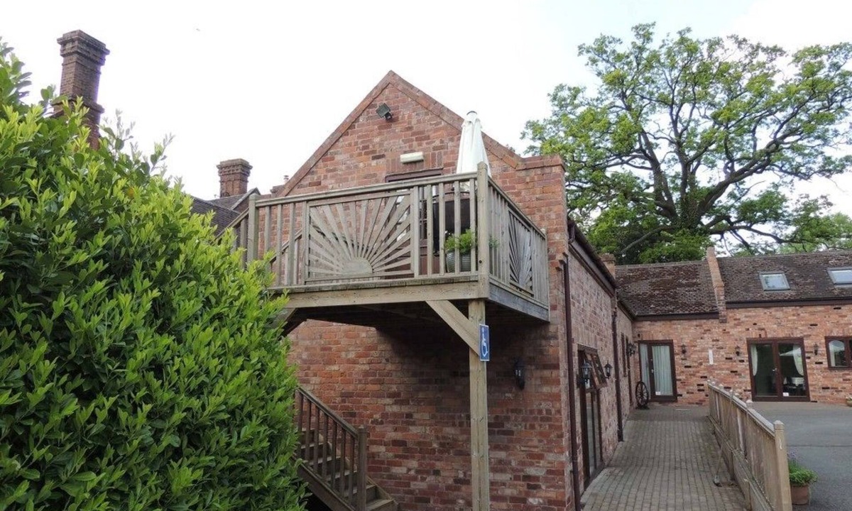 Spetchley Bed & Breakfast | The Manor Coach House