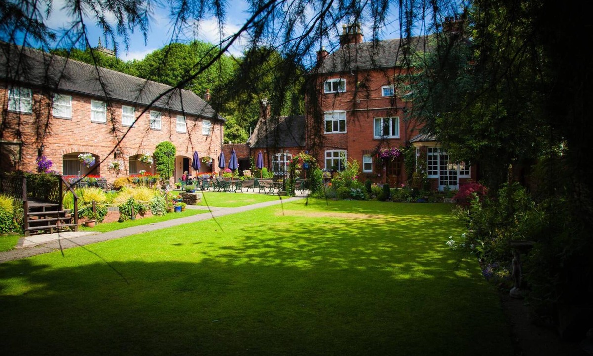 Cheadle House | The Manor Guesthouse