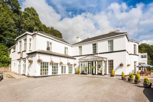 Crickhowell Hotel | The Manor Hotel