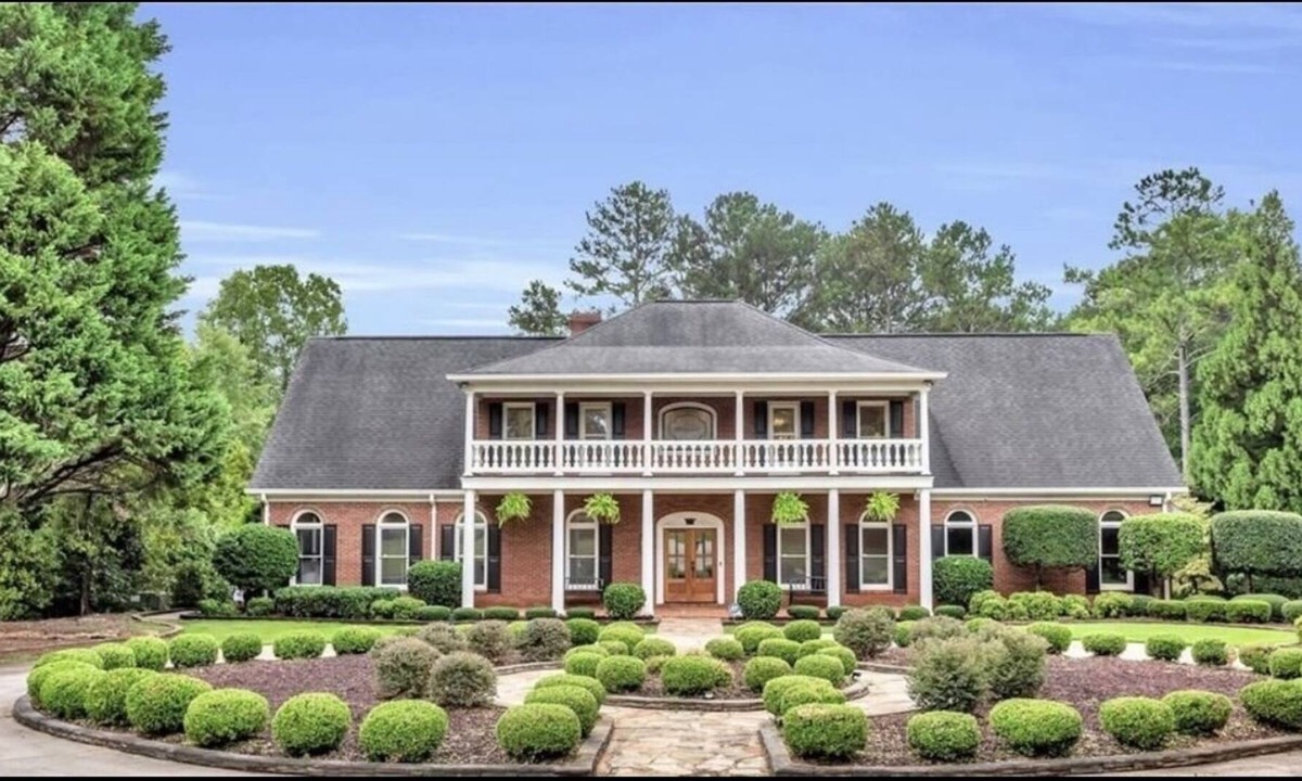 Flowery Branch House | The Manor House