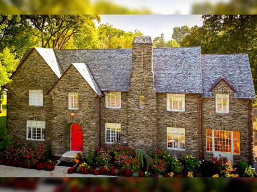 Harrisburg Bed & Breakfast | The Manor on Front