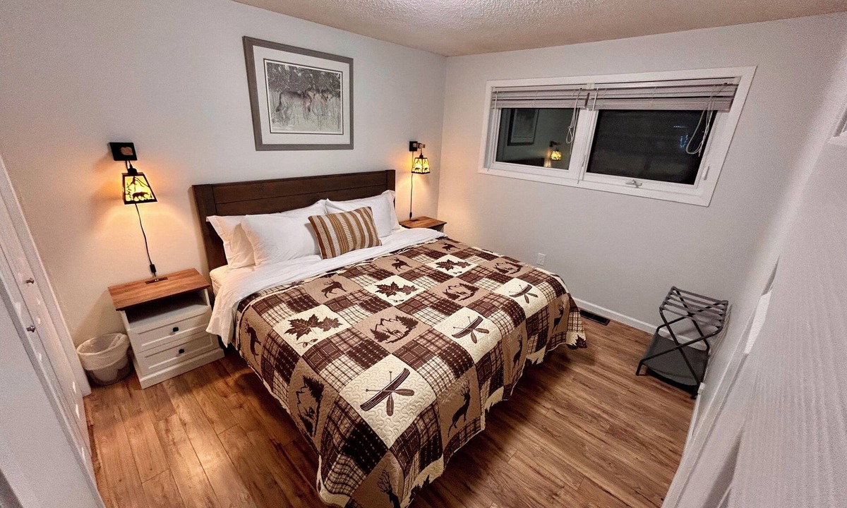 Division No. 16 House | The Maple Leaf Lodge
