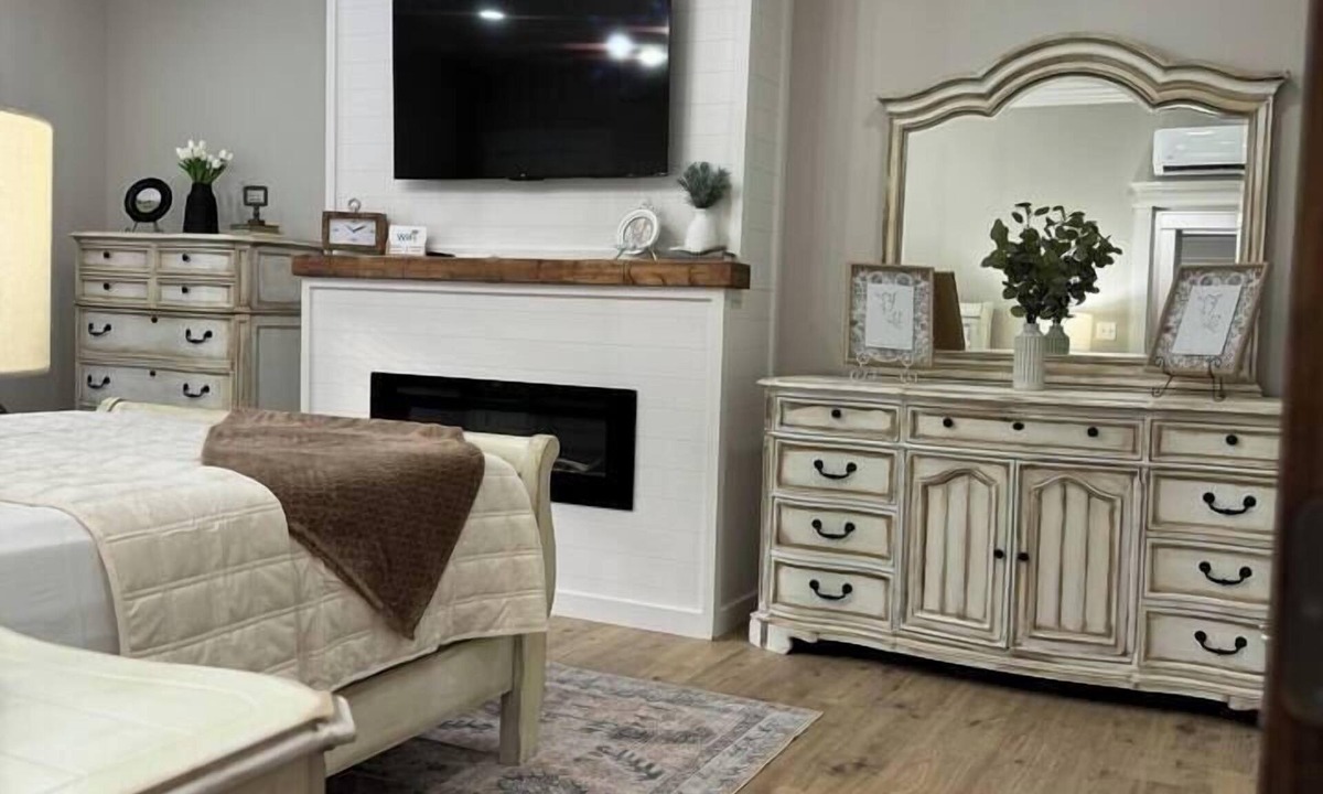 Low Moor Apartment | The Maplewood Suite- Room #6 Private Suite