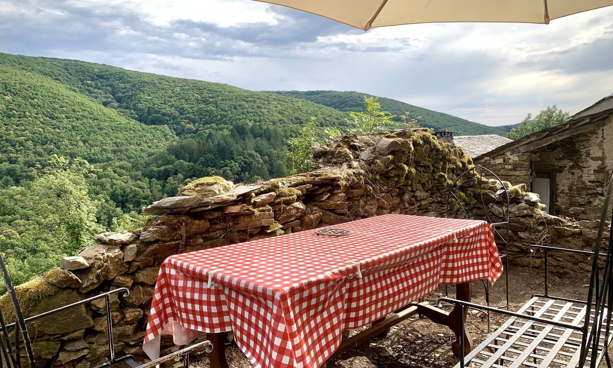 Castelnau-de-Brassac House | The Maquis Caravans 🌲🦌🌳