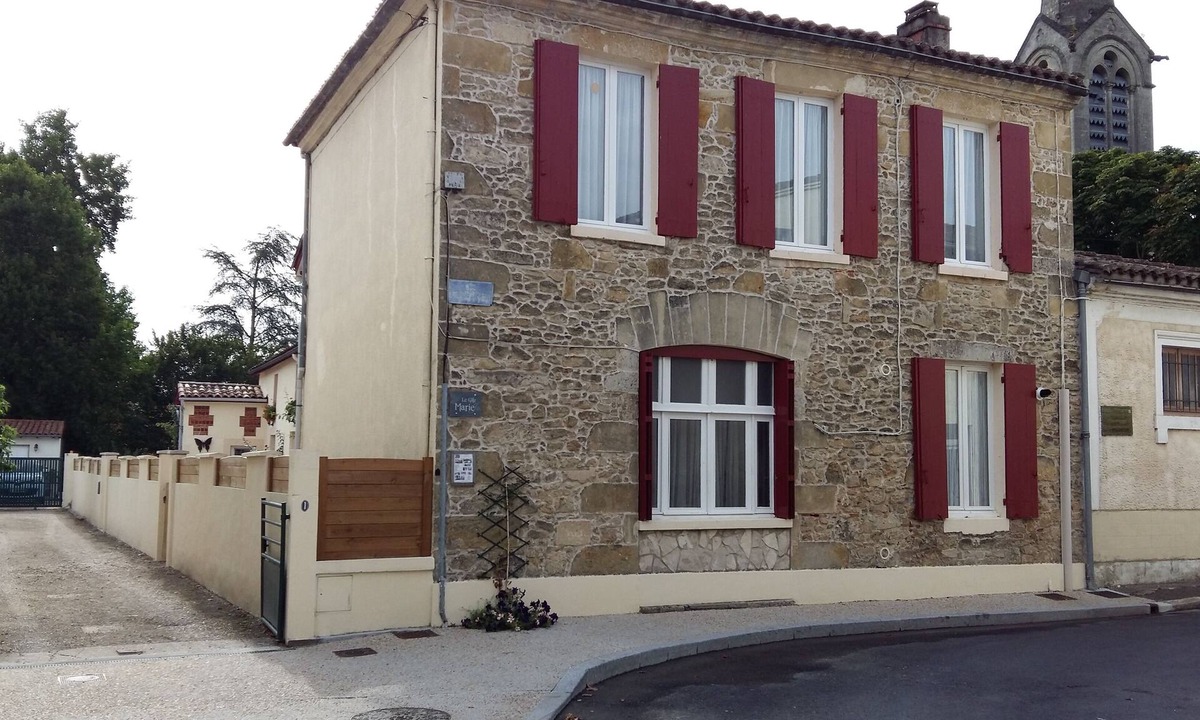 Villandraut Cottage | The MarieJo house, located in the heart of a pretty village, Villandraut