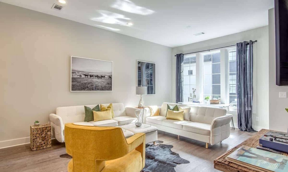 Historic Waverly Condo | The Marigold - Walkable to Food and Shops