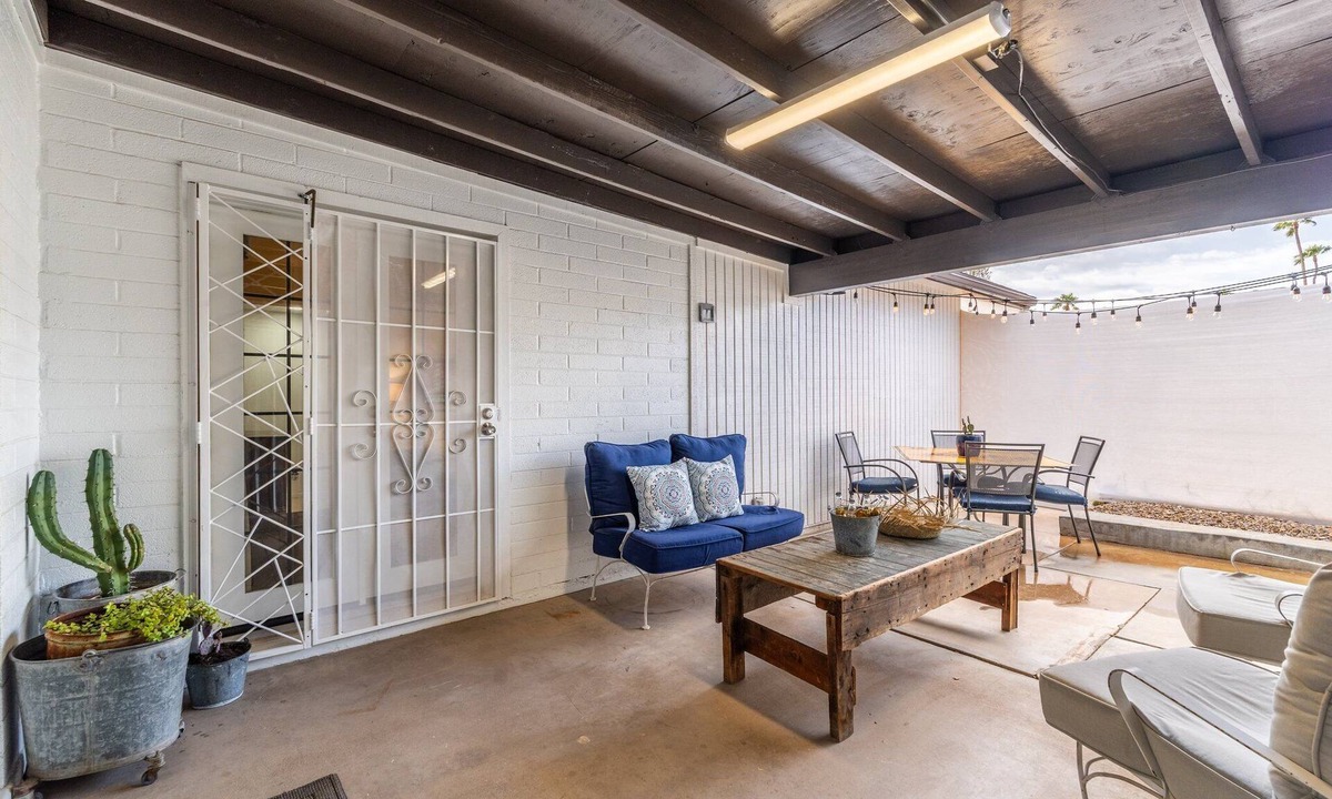Paradise Plaza House | The Marilyn | Timeless Phoenix Hideaway