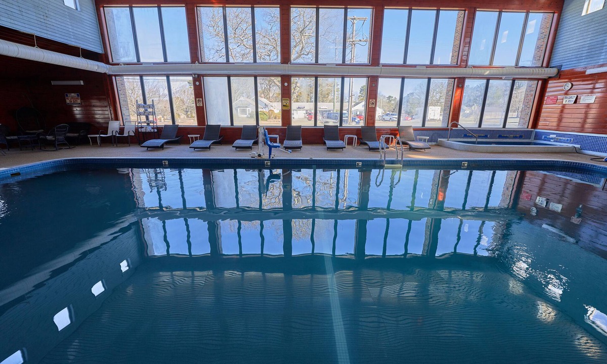 West Yarmouth Hotel | The Mariner Resort Cape Cod by The Red Collection